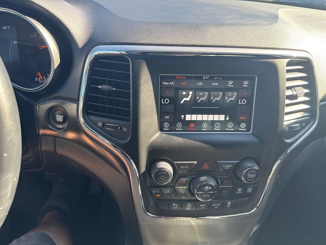 Used 2018 Jeep Grand Cherokee Laredo AWD/4WD image 33
