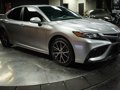 Used 2024 Toyota Camry SE image 5