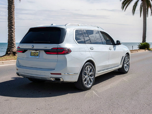 Used 2026 BMW X7 xDrive40i w/ Premium Package AWD/4WD image 5