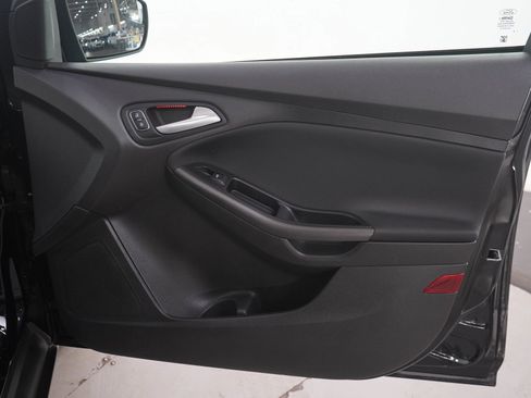 Used 2017 Ford Focus SEL w/ Interior Protection Package FWD image 9