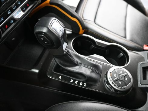 Used 2023 Ford Bronco Badlands image 16