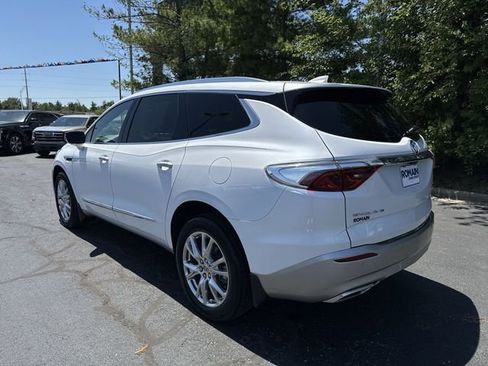 Used 2024 Buick Enclave Premium FWD image 3