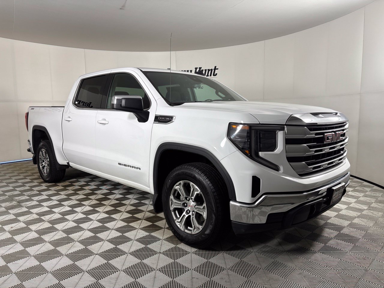 Used 2023 GMC Sierra 1500 SLE AWD/4WD image 3