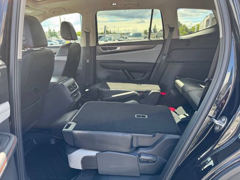 Used 2024 Volkswagen Atlas Peak Edition SEL AWD/4WD image 27