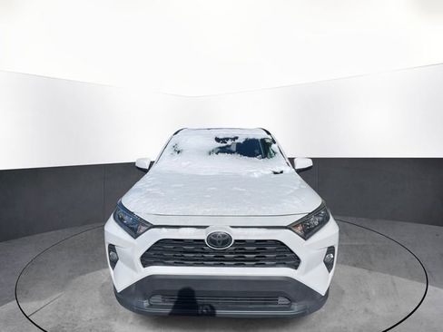 Used 2019 Toyota RAV4 XLE w/ Convenience Package image 2