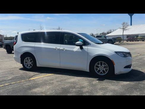 Used 2022 Chrysler Voyager LX image 25