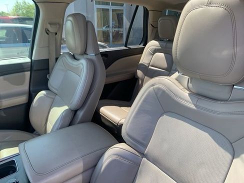 Used 2020 Lincoln Aviator Reserve w/ Equipment Group 201A image 9