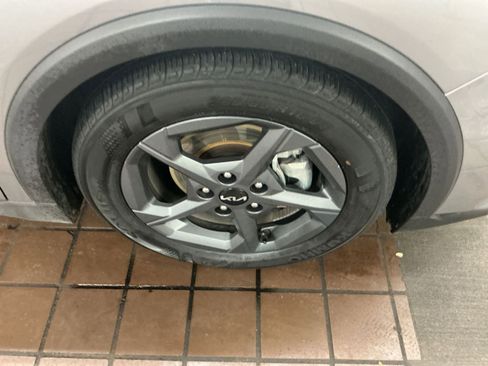 Used 2025 Kia K4 FWD image 25