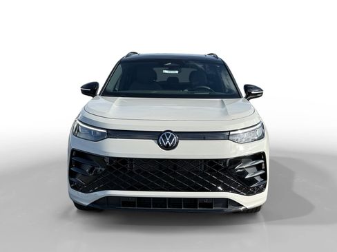 New 2026 Volkswagen Tiguan SE R-Line FWD image 8