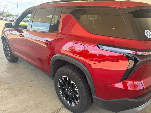 Used 2024 Chevrolet Traverse Z71 w/ LPO, Floor Liner Package AWD/4WD image 8