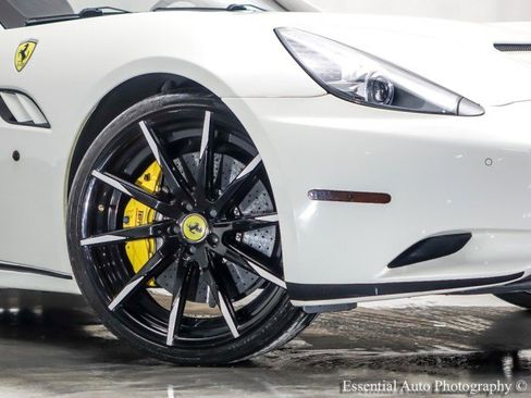 Used 2012 Ferrari California image 3