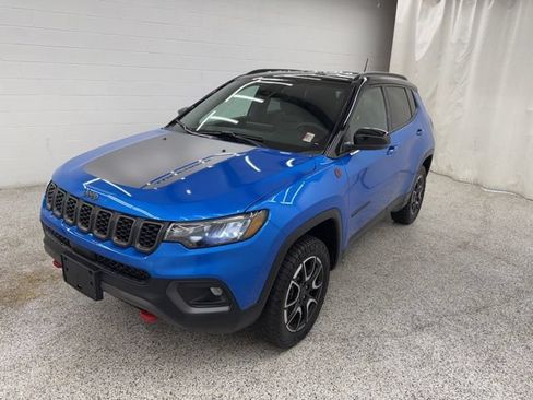 Used 2025 Jeep Compass Trailhawk AWD/4WD image 5