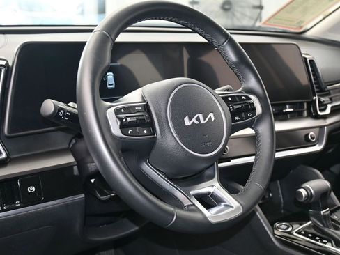 Used 2025 Kia Sportage EX image 14