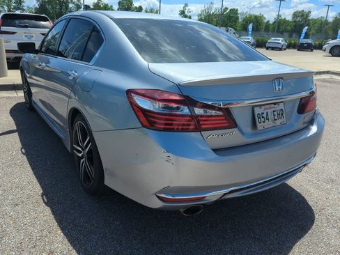 Used 2017 Honda Accord Sport image 4