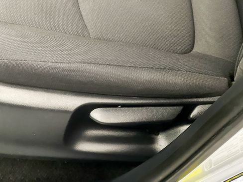Used 2023 Toyota Corolla Cross LE FWD image 15