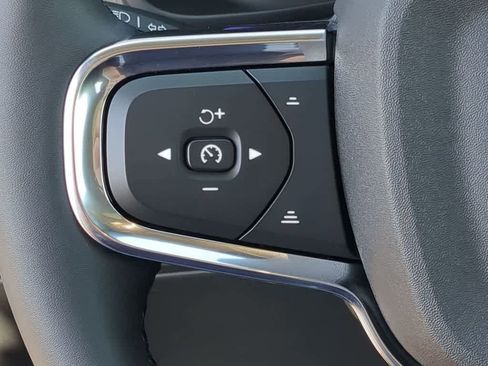 Certified 2023 Volvo XC40 B5 Plus w/ Driver Assist Package AWD/4WD image 22