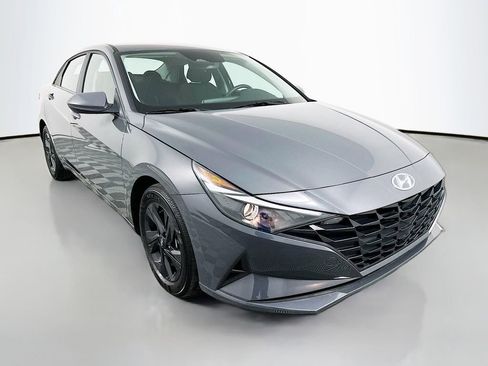 Used 2023 Hyundai Elantra SEL image 3