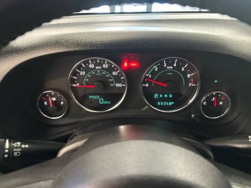 Used 2017 Jeep Wrangler Sahara w/ Connectivity Group AWD/4WD image 14