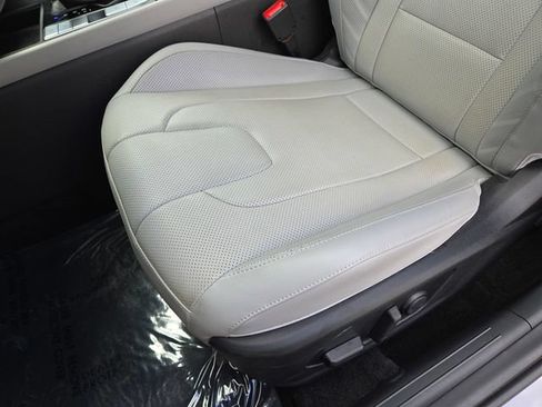 Used 2023 Hyundai Elantra Limited FWD image 10