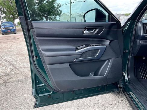 Used 2024 Nissan Pathfinder SL w/ SL Premium Package image 17