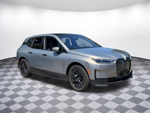 Certified 2023 BMW iX xDrive50 w/ Premium Package AWD/4WD image 7
