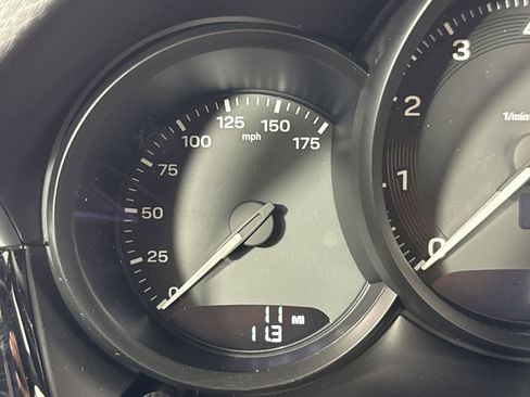 Certified 2025 Porsche Macan image 17