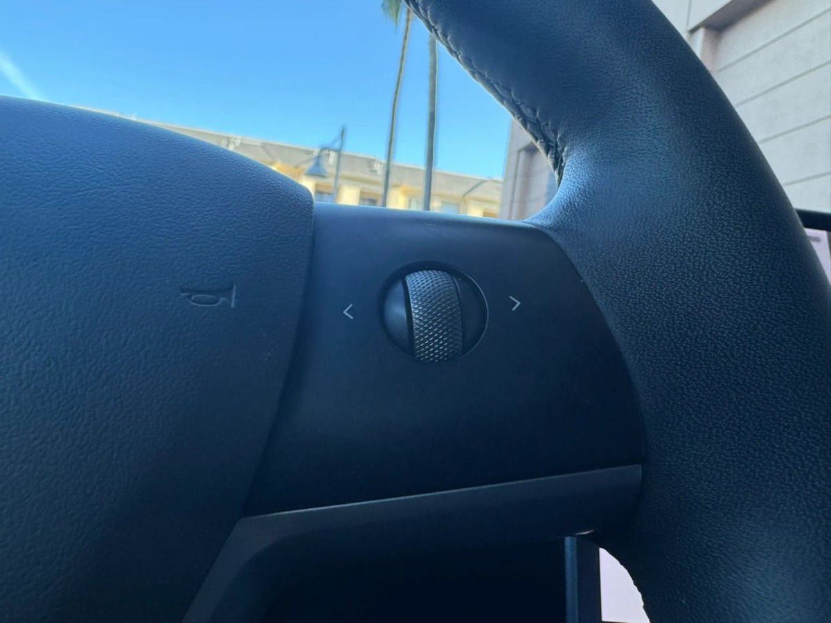 Used 2023 Tesla Model Y Long Range AWD/4WD image 49