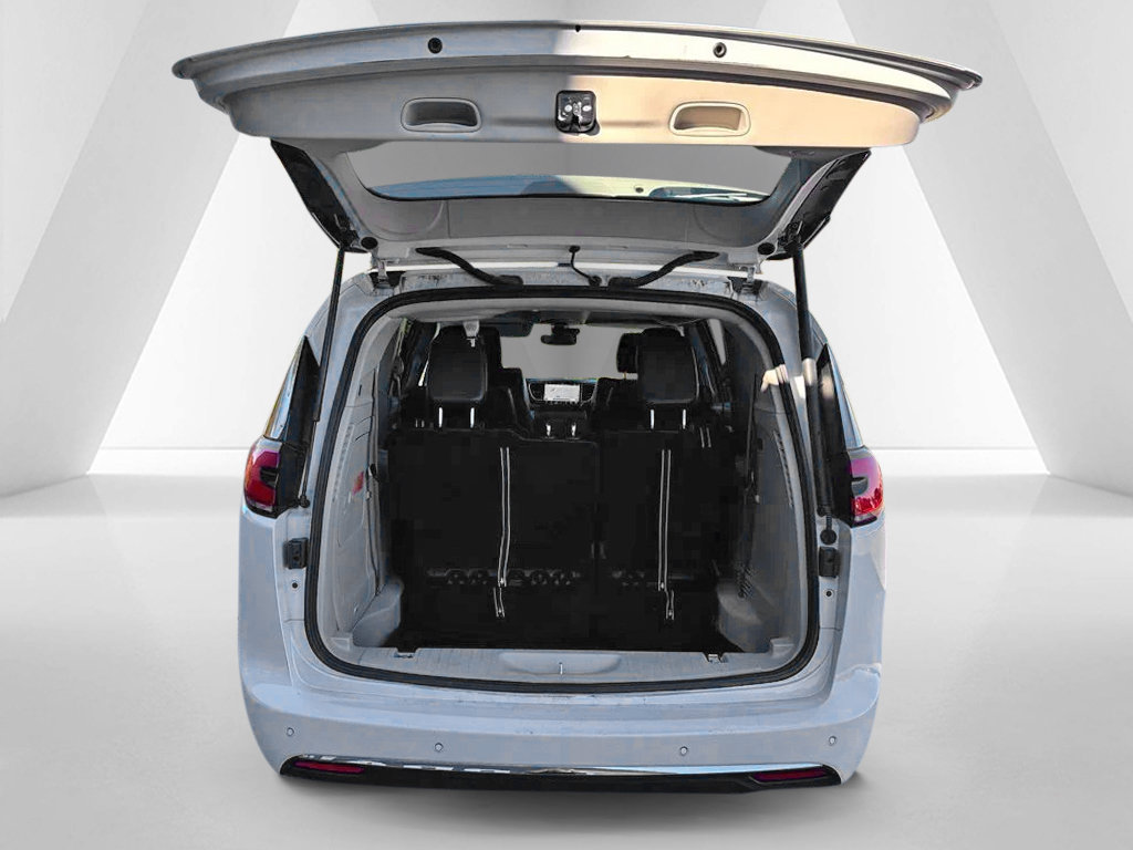 Used 2024 Chrysler Pacifica Limited FWD image 37