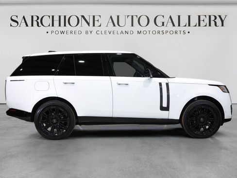 Used 2025 Land Rover Range Rover SE AWD/4WD image 3
