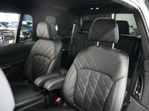 Used 2023 BMW X7 xDrive40i w/ Executive Package AWD/4WD image 38