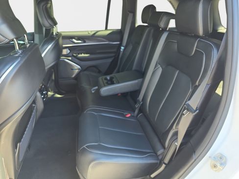 Used 2023 Jeep Grand Cherokee Overland w/ Adv Protech Group III AWD/4WD image 12