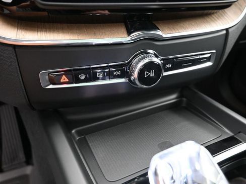 New 2026 Volvo XC60 B5 Plus w/ Protection Package Premier image 18