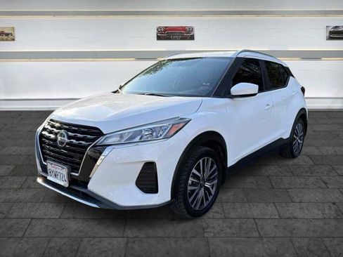 Used 2021 Nissan Kicks SV FWD image 3