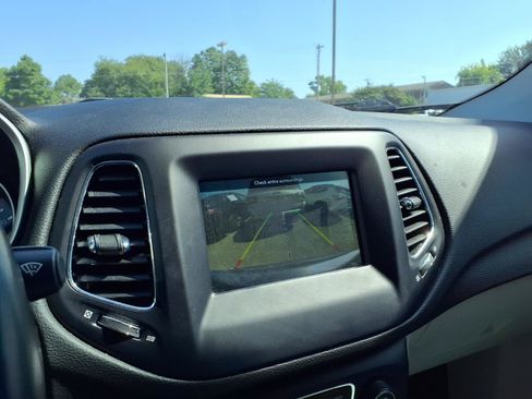 Used 2021 Jeep Compass Latitude w/ Sun and Sound Group FWD image 5