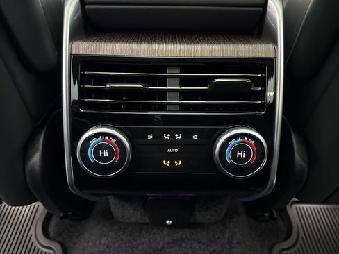 Certified 2024 Land Rover Range Rover SE AWD/4WD image 17