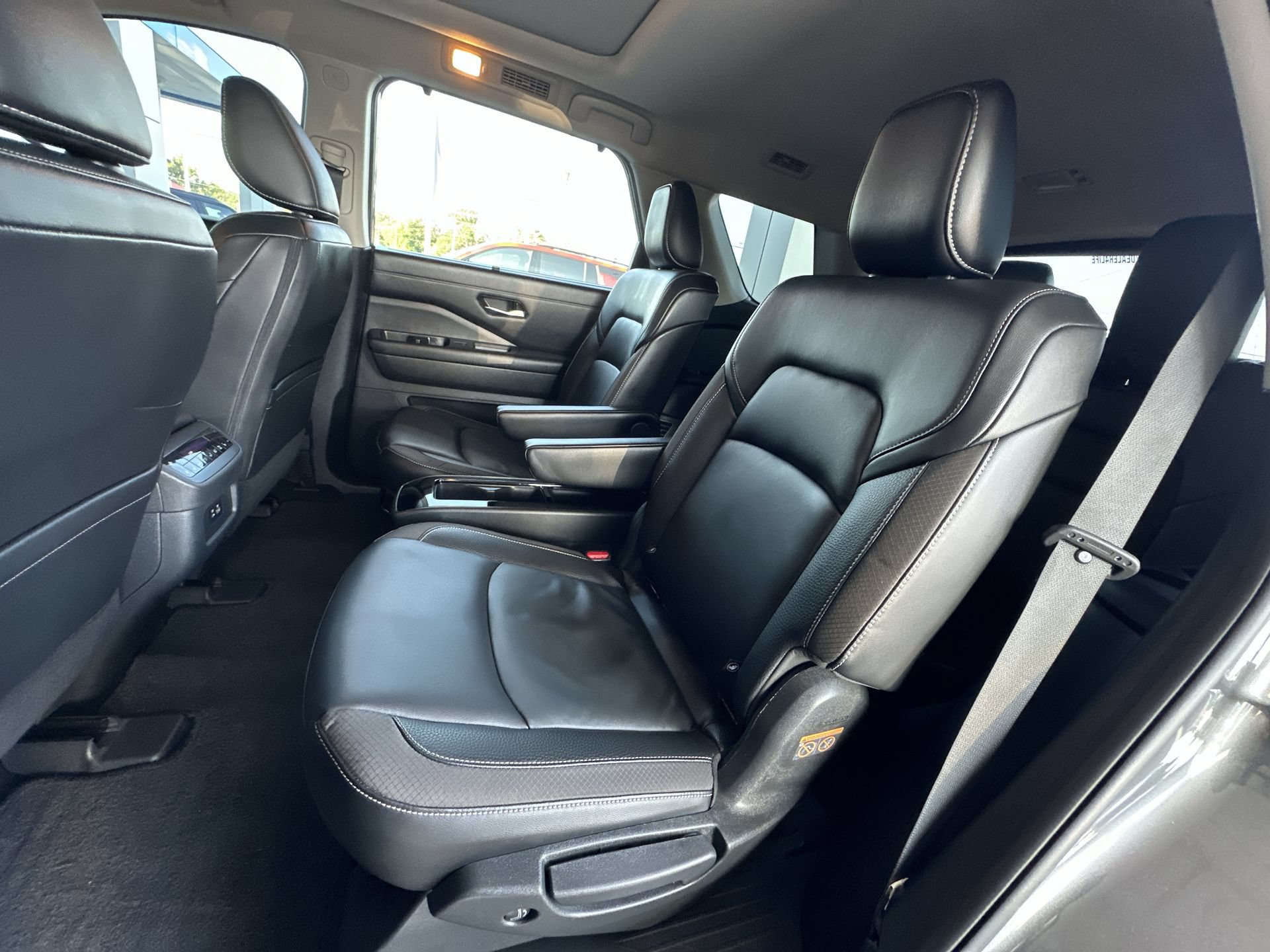 Used 2023 Nissan Pathfinder SL w/ SL Premium Package AWD/4WD image 26