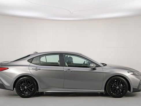 Used 2025 Toyota Camry SE w/ Convenience Package image 49