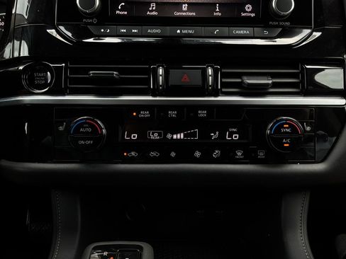 Used 2025 Nissan Pathfinder SV FWD image 28