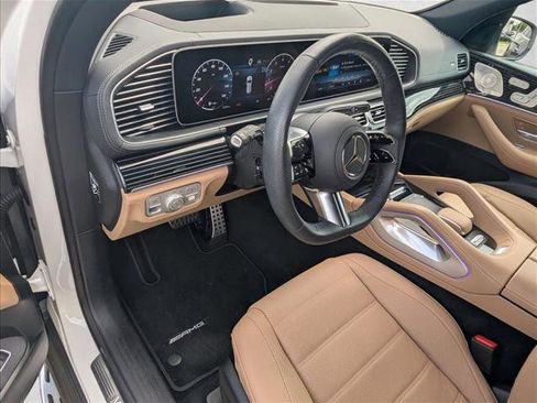Used 2025 Mercedes-Benz GLS 580 4MATIC image 2
