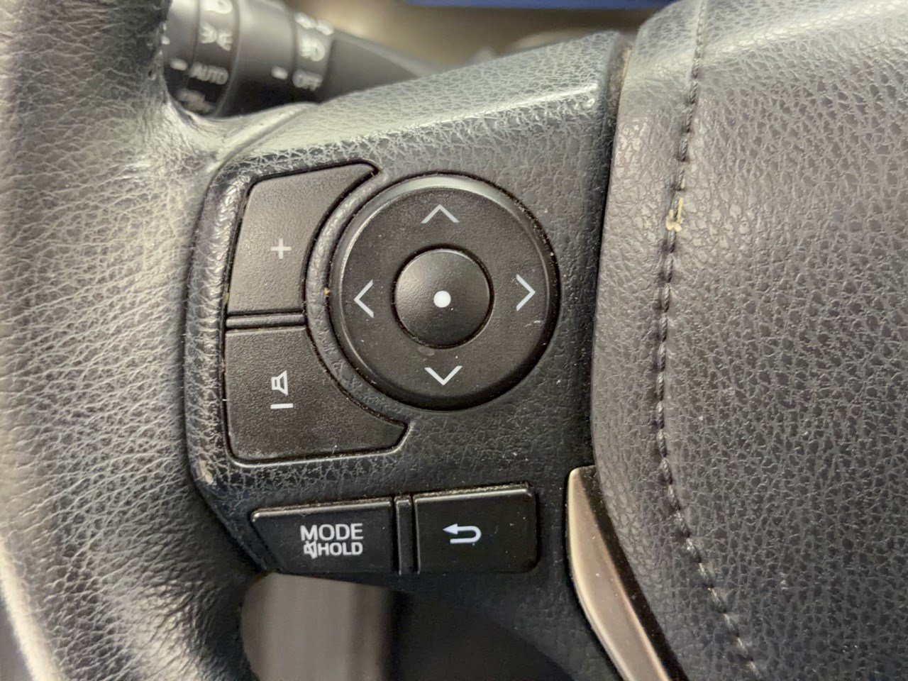 Used 2015 Toyota RAV4 Limited AWD/4WD image 18