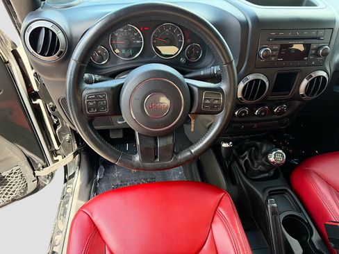 Used 2017 Jeep Wrangler Sport w/ Connectivity Group AWD/4WD image 15