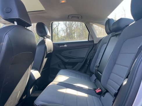 Used 2025 Volkswagen Jetta SE image 25