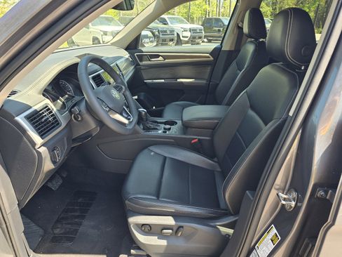 Used 2021 Volkswagen Atlas SE image 12