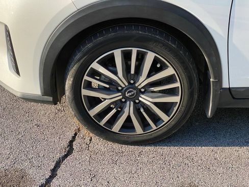 Used 2023 Nissan Kicks SV FWD image 5