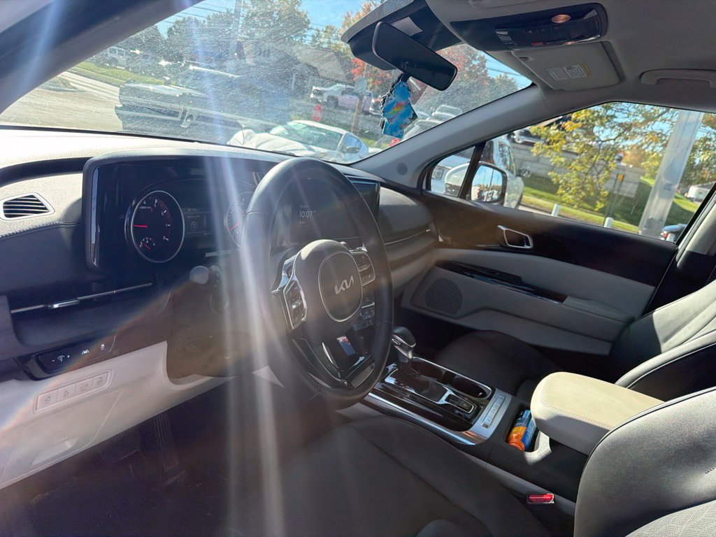 Used 2024 Kia Carnival EX FWD image 9