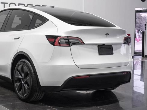Used 2025 Tesla Model Y Long Range image 15
