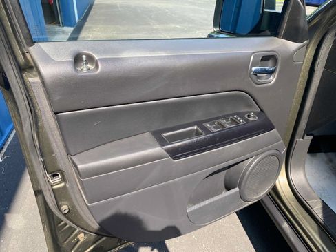 Used 2016 Jeep Patriot Latitude FWD image 27