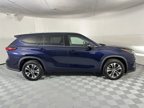 Used 2021 Toyota Highlander XLE FWD image 9