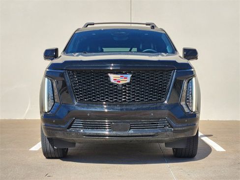 Used 2025 Cadillac Escalade Sport Platinum image 2