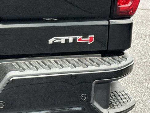 Used 2022 GMC Sierra 1500 AT4 w/ AT4 Premium Package AWD/4WD image 10